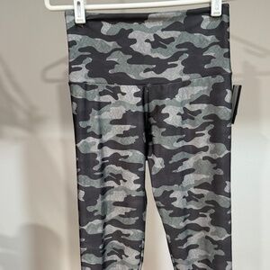 NWT ONZIE Leggings